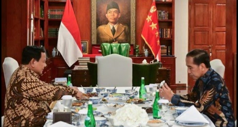 Presiden Prabowo saat makan bersama dengan mantan Presiden ke 7 Jokowi di Kartanegara beberapa bulan lalu. Foto : Ist