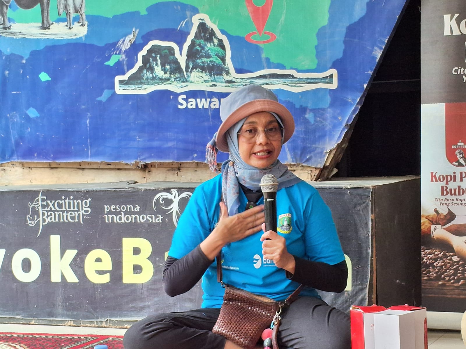 Kepala Dinas Pariwisata Banten, Eli Susiyanti memberikan keterangan terkait rangkaian kegiatan Exciting Banten Festival 2026 kepada media, di kantor Dinas Pariwisata Banten, beberapa waktu lalu. (YULIAWATI SARIPUDIN/TANGSEL POS)