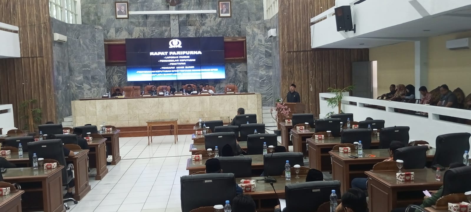 Suasana rapat paripurna dengan agenda penyampaian rekomendasi LKPj Bupati TA 2025 di Gedung DPRD Lebak, Kamis (4/6/2026).(Istimewa)