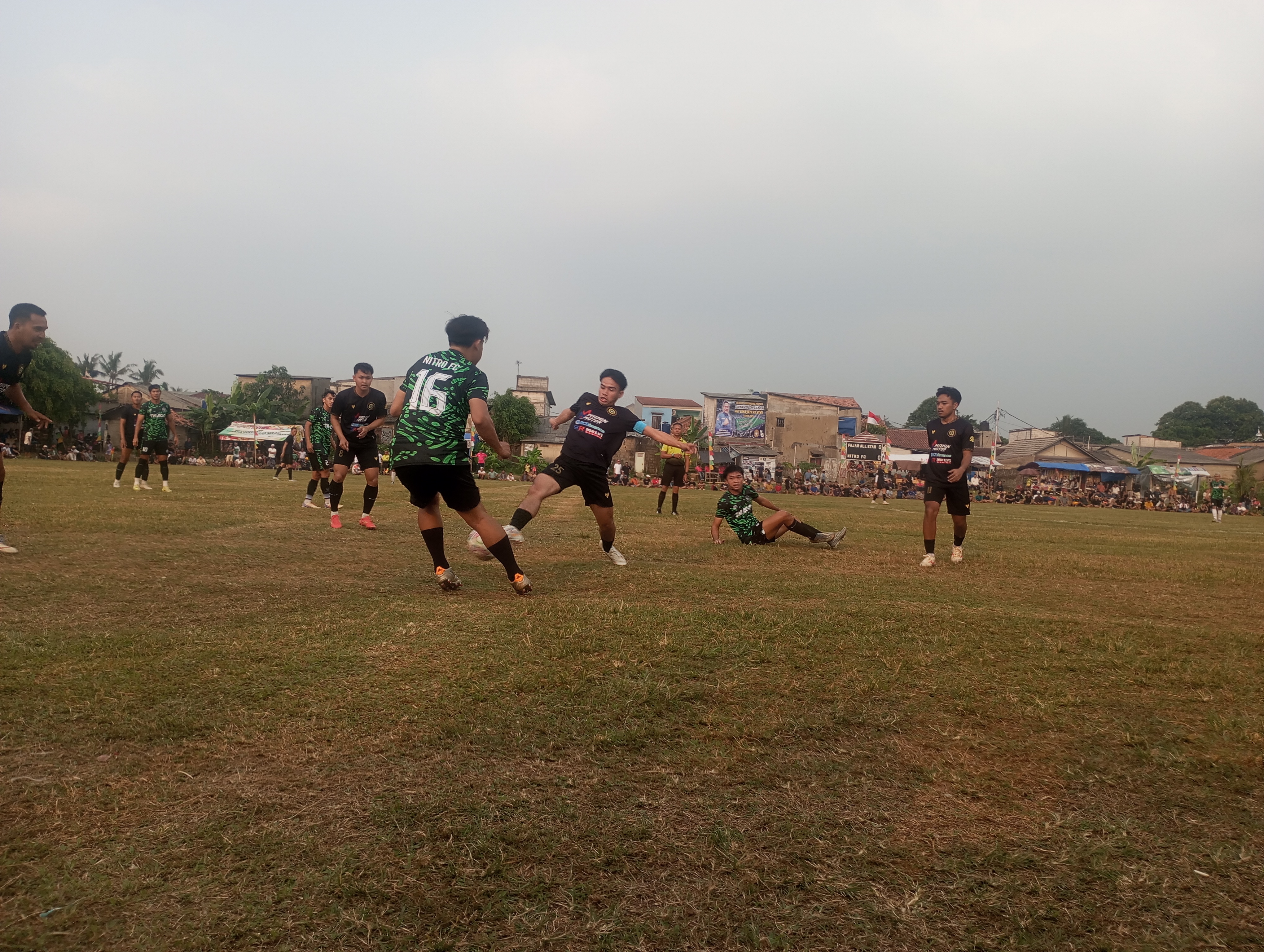 Duel antara Nitro FC dengan Fajar Allstar berlangsung alot pada Sabtu (20/06/2026).(tangselpos.id).