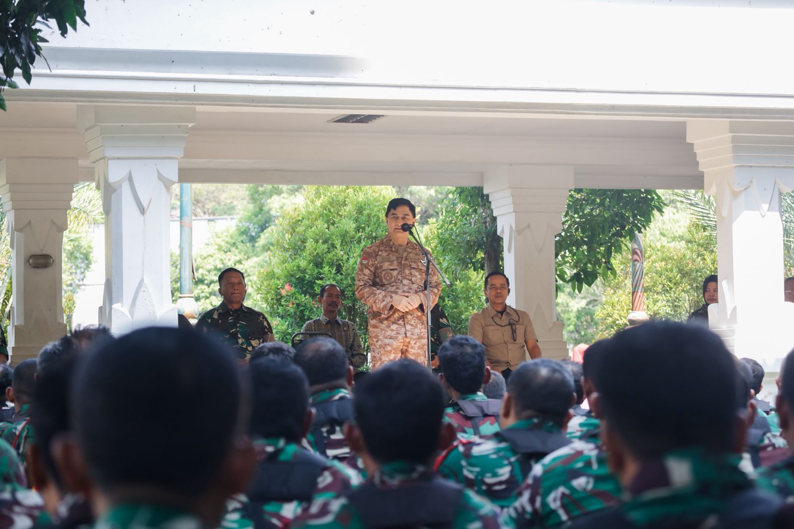 Wakil Gubernur Banten Dimyati Natakusumah saat menghadiri Apel Danramil dan Babinsa Terpusat Korem 064/Maulana Yusuf di selasar Masjid Al Bantani, Kawasan Pusat Pemerintahan Provinsi Banten (KP3B), Curug, Kota Serang, Kamis (18/6). BIRO ADPIM PEMPROV BANTEN
