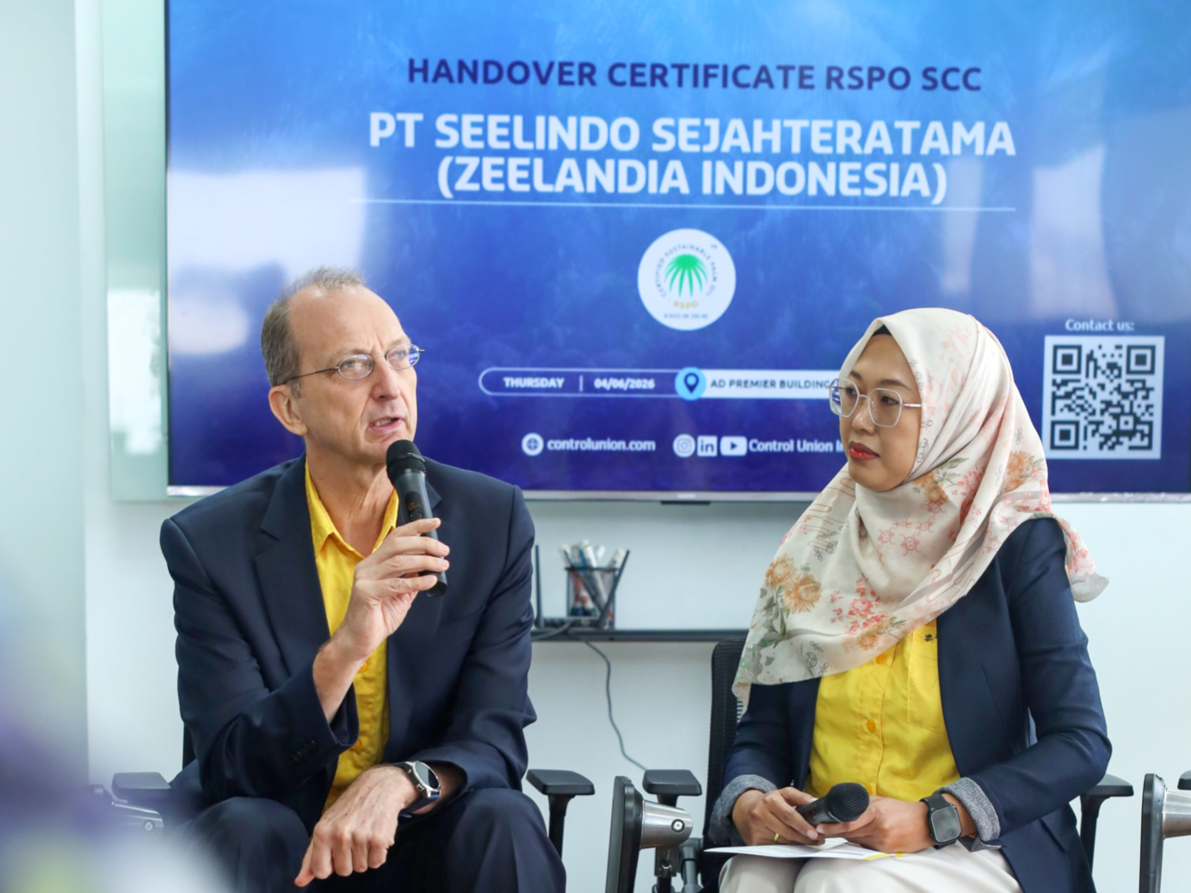 President Director Zeelandia Indonesia, Matthijs Wiggers, menyampaikan paparan saat konferensi pers usai penyerahan sertifikasi RSPO SCC di Jakarta, Kamis (4/6/2026). (tangselpos.id/lim)