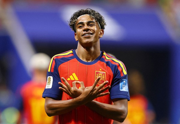 Pemain muda andalarn Spanyol Laminr fSpar