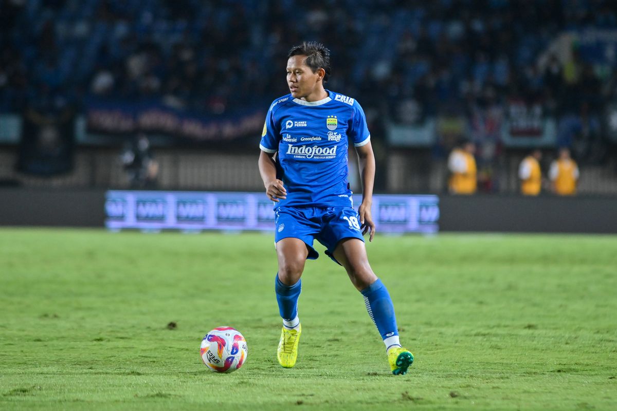 Gelandang Persib Adam Alis. Foto : Ist