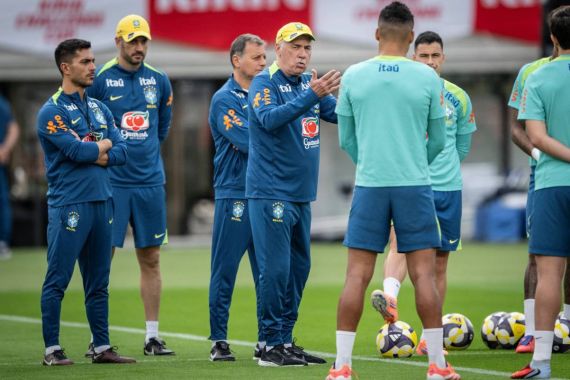 Pelatih Carlo Ancelotti dan skuad Brasil. Foto : Ist