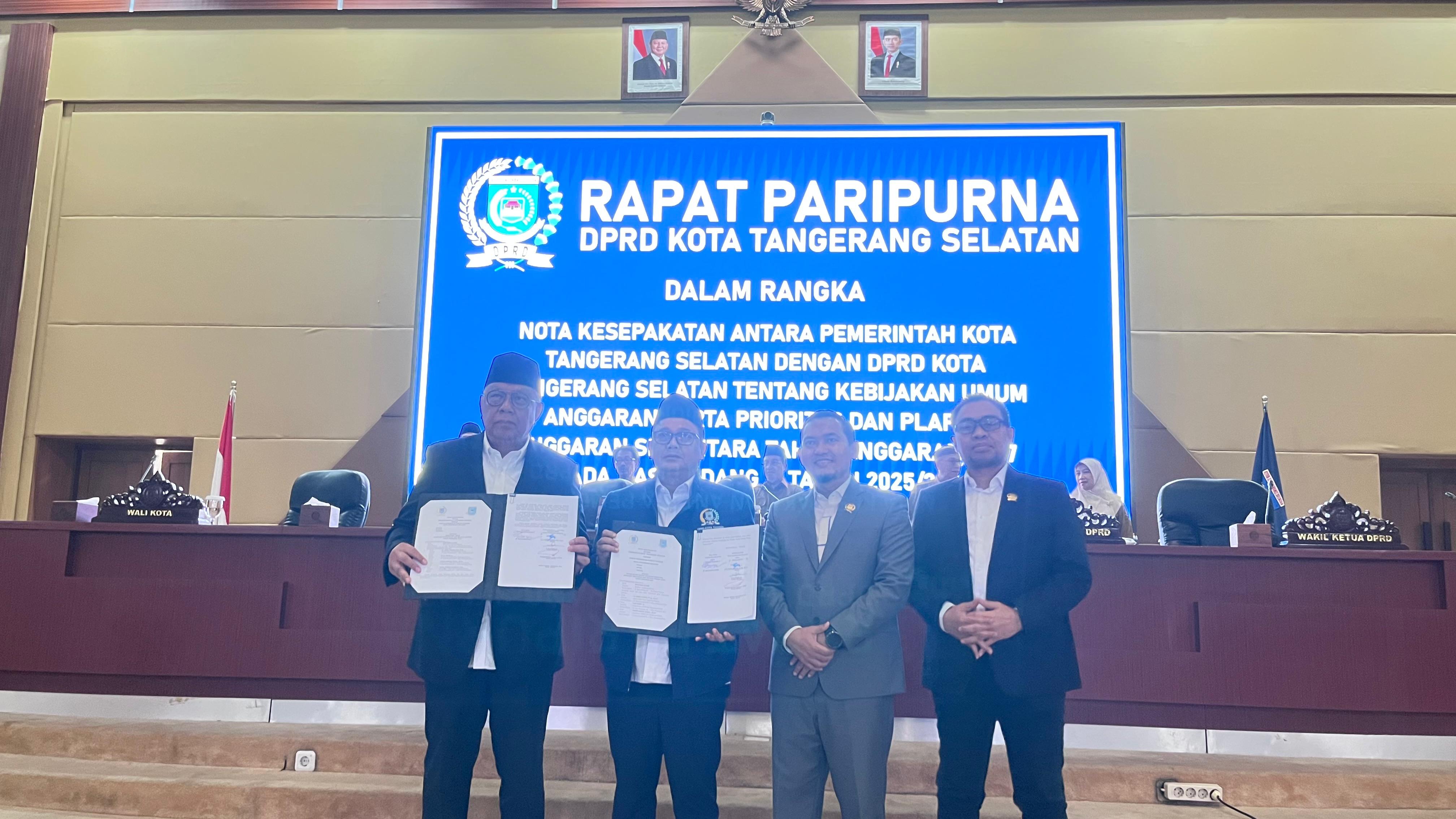 PARIPURNA - DPRD Tangsel bersama Wali Kota Tangsel gelar kegiatan paripurna KUA PPAS APBD 2027.
