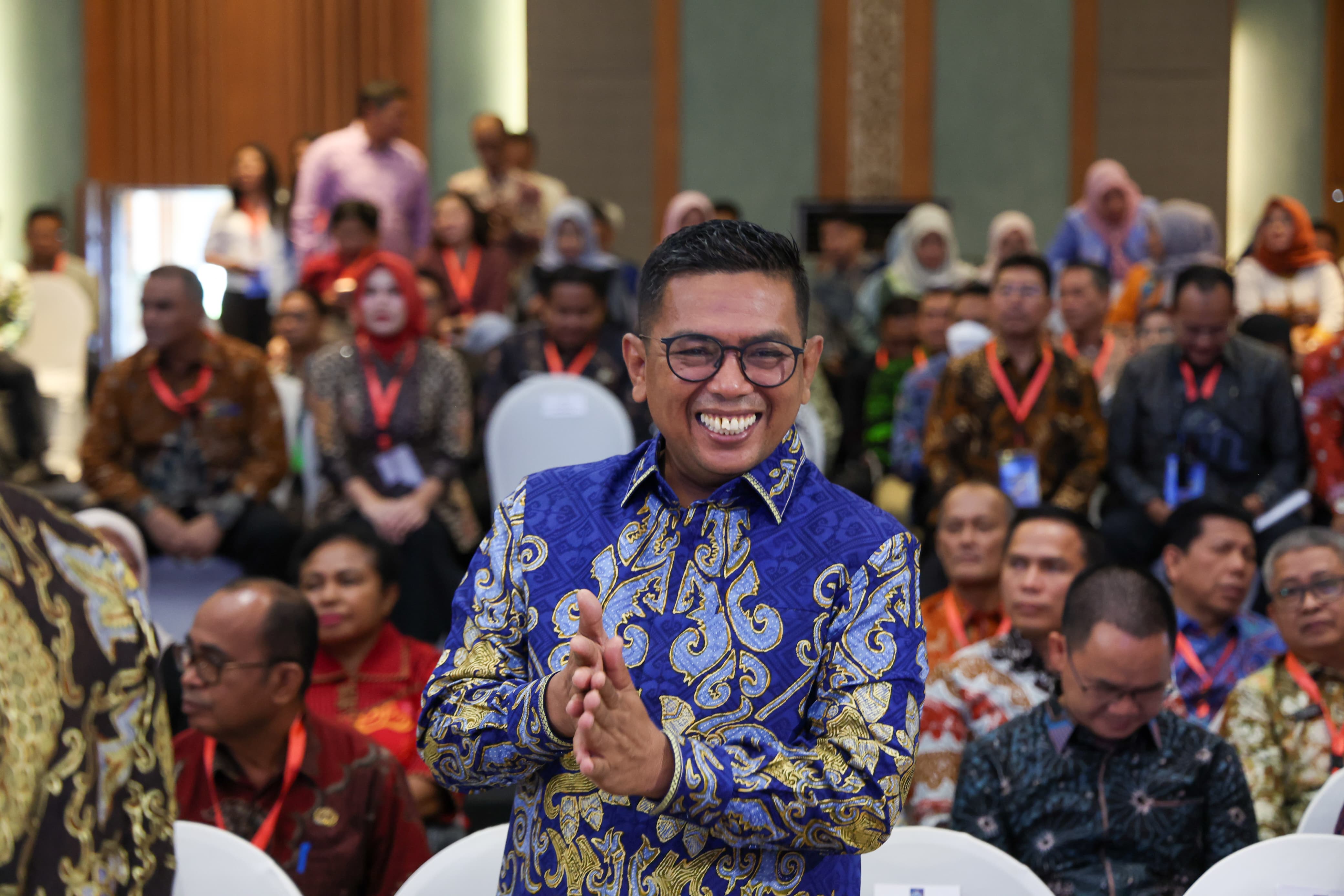 RAPAT KERJA. Gubernur Banten Andra Soni menghadiri pembukaan Rapat Kerja (Raker) Asosiasi Pemerintah Provinsi Seluruh Indonesia (APPSI) di salah satu hotel di Kabupaten Lombok Barat, Nusa Tenggara Barat, Kamis (16/7). BIRO ADPIM PEMPROV BANTEN