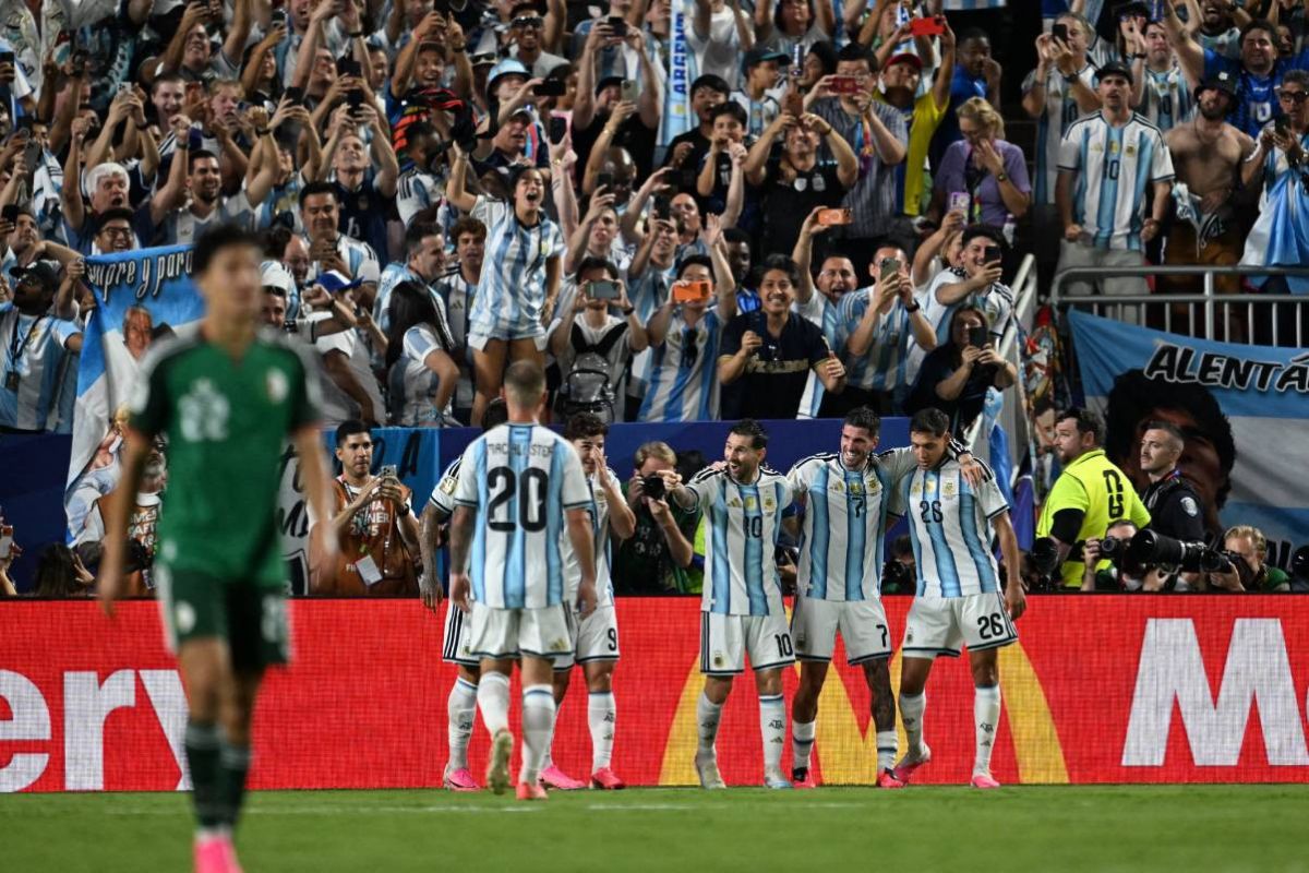 Selebrasi sk7ad Argentina usai menang 3-1 dari Swiss. Foto : Ist