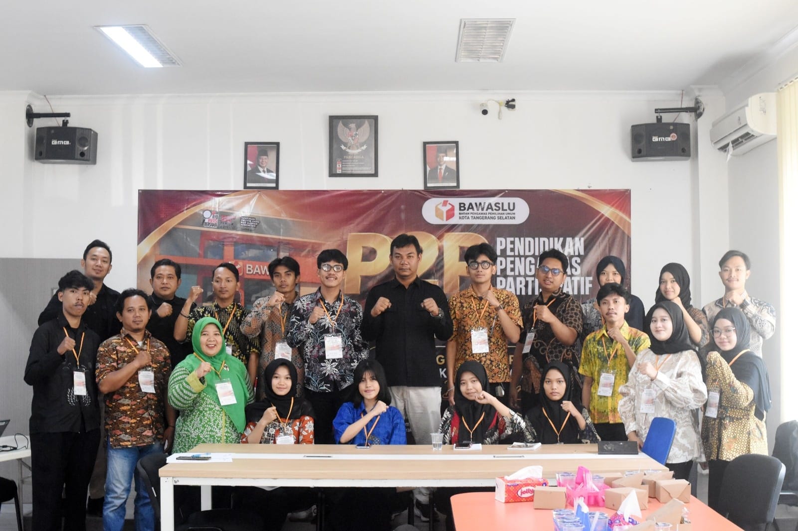 PENGAWASAN. Bawaslu Tangsel saat melaksanakan kegiatan pendidikan pengawas pastisipatif.