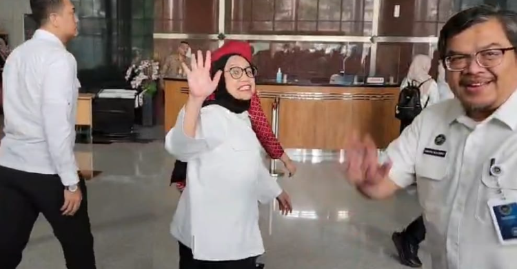 Kepala BGN Nanik Sudaryati Deyang, bersama jajaran pimpinan BGN mendatangi Gedung Merah Putih Komisi Pemberantasan Korupsi (KPK), Jakarta Selatan, Selasa (7/7/2026). Foto : Ist