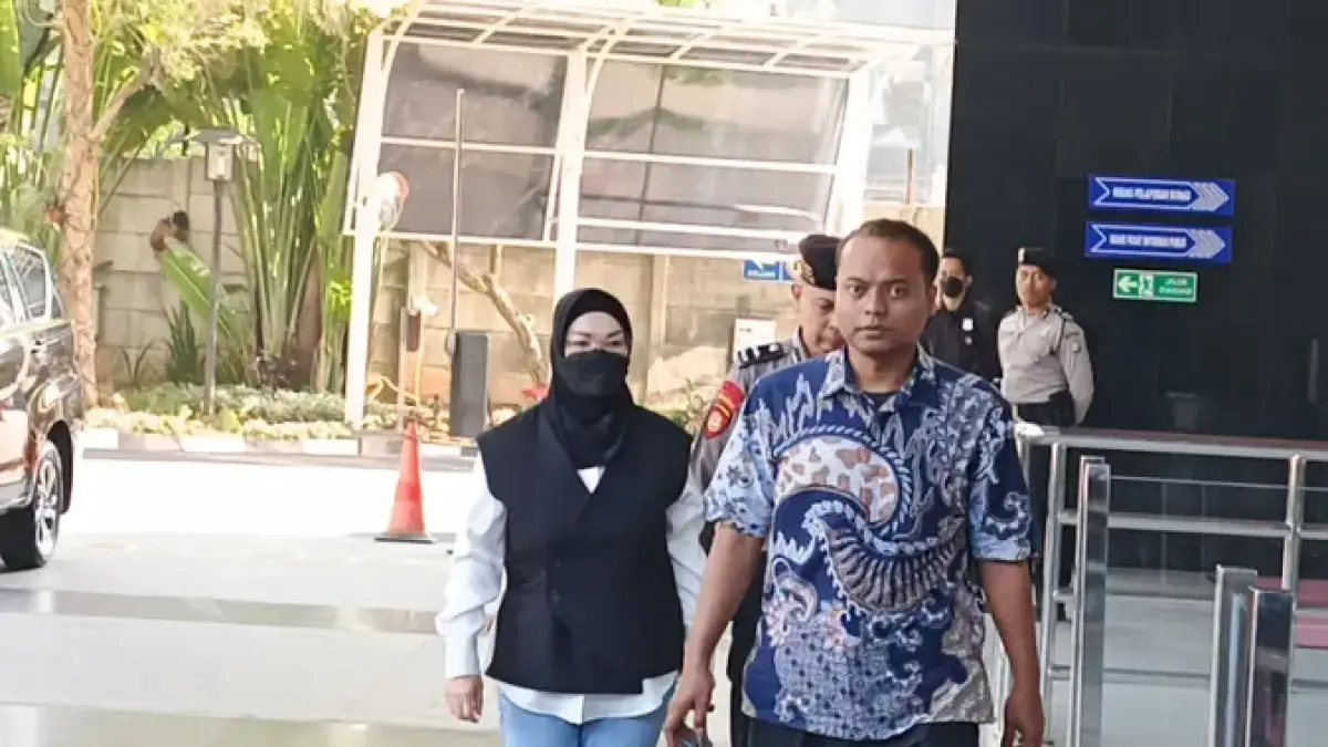 Bupati Sukoharjo Etik Suryani saat tiba di Gedung KPK. Foto : Ist
