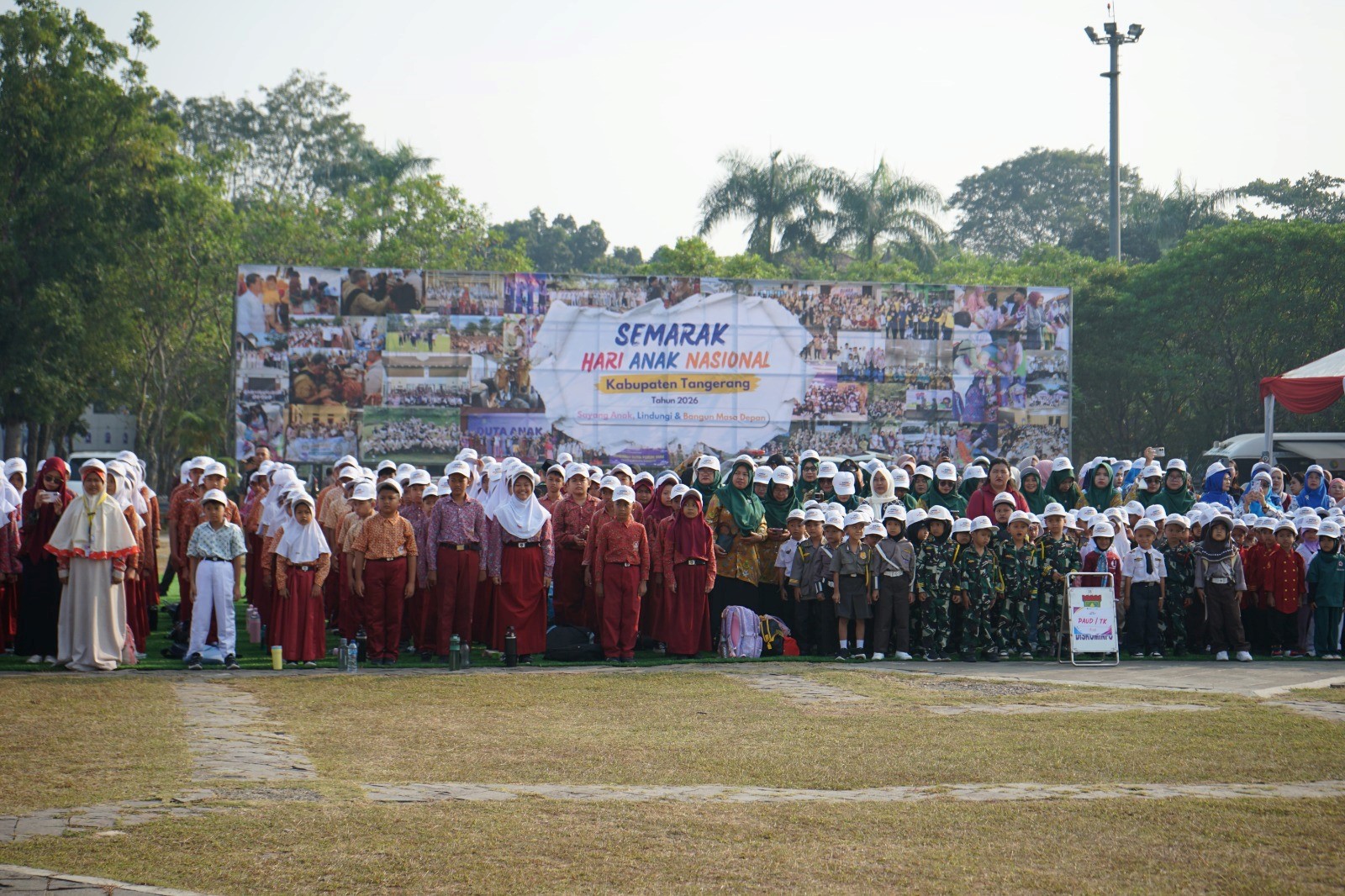 Peringatan Hari Anak dengan tema "Sayang Anak, Lindungi & Bangun Masa Depan" ini diikuti sekitar 2.000 anak dari berbagai jenjang pendidikan. Foto : Humas Pemkab Tangerang