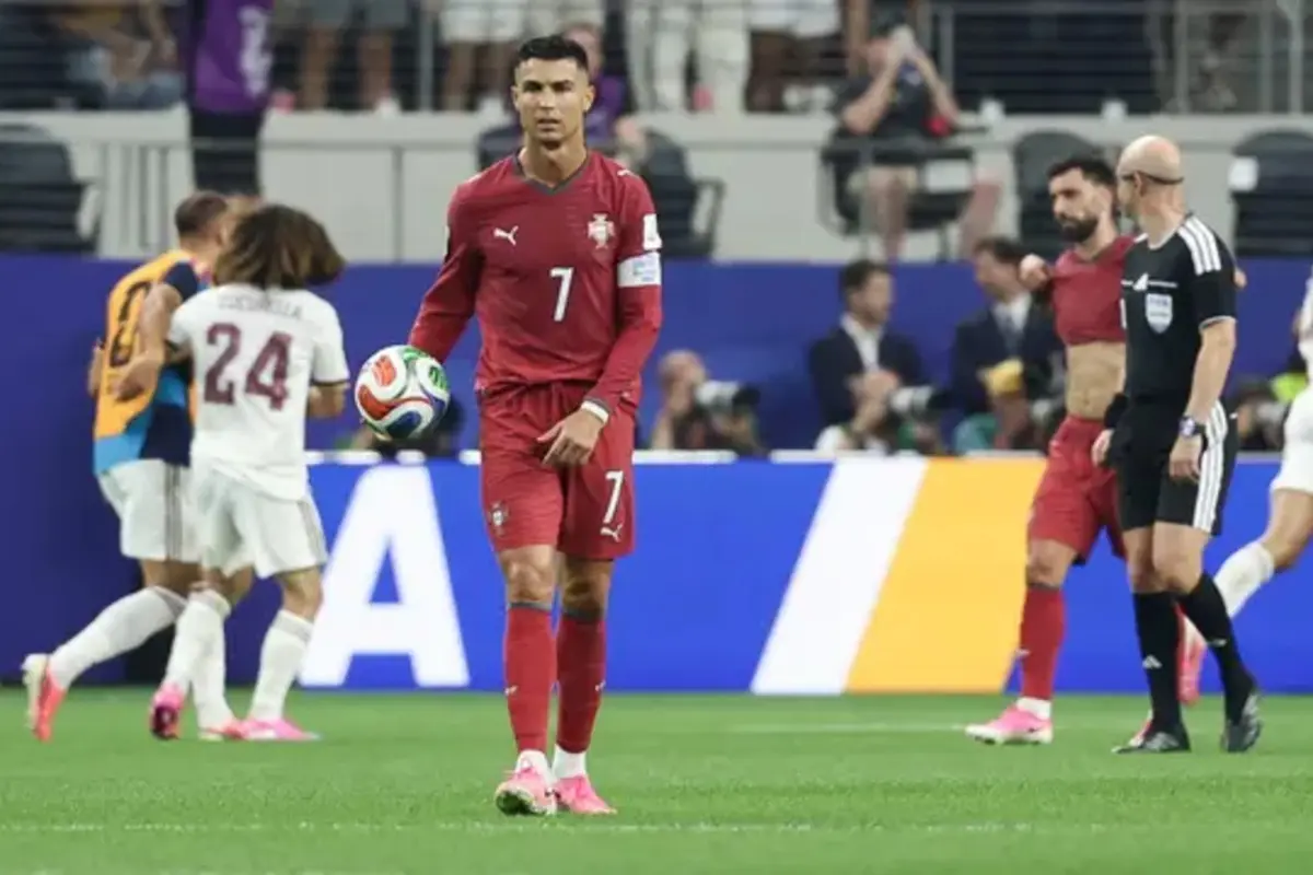 Kapten Portugal Cristiano Ronaldo menjadi atlet berpenghasilan per hari Rp 14 M. Foto : Ist