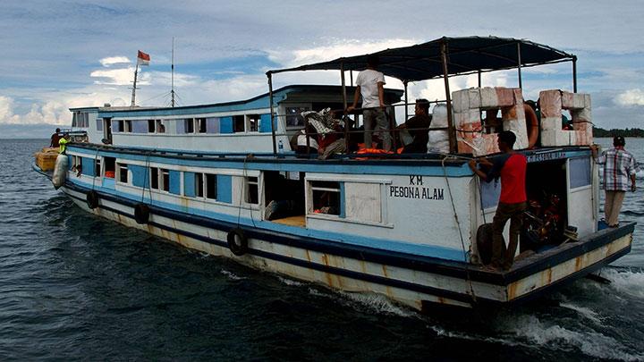Kapal akses ke Pulau Seribu. Foto : Ist