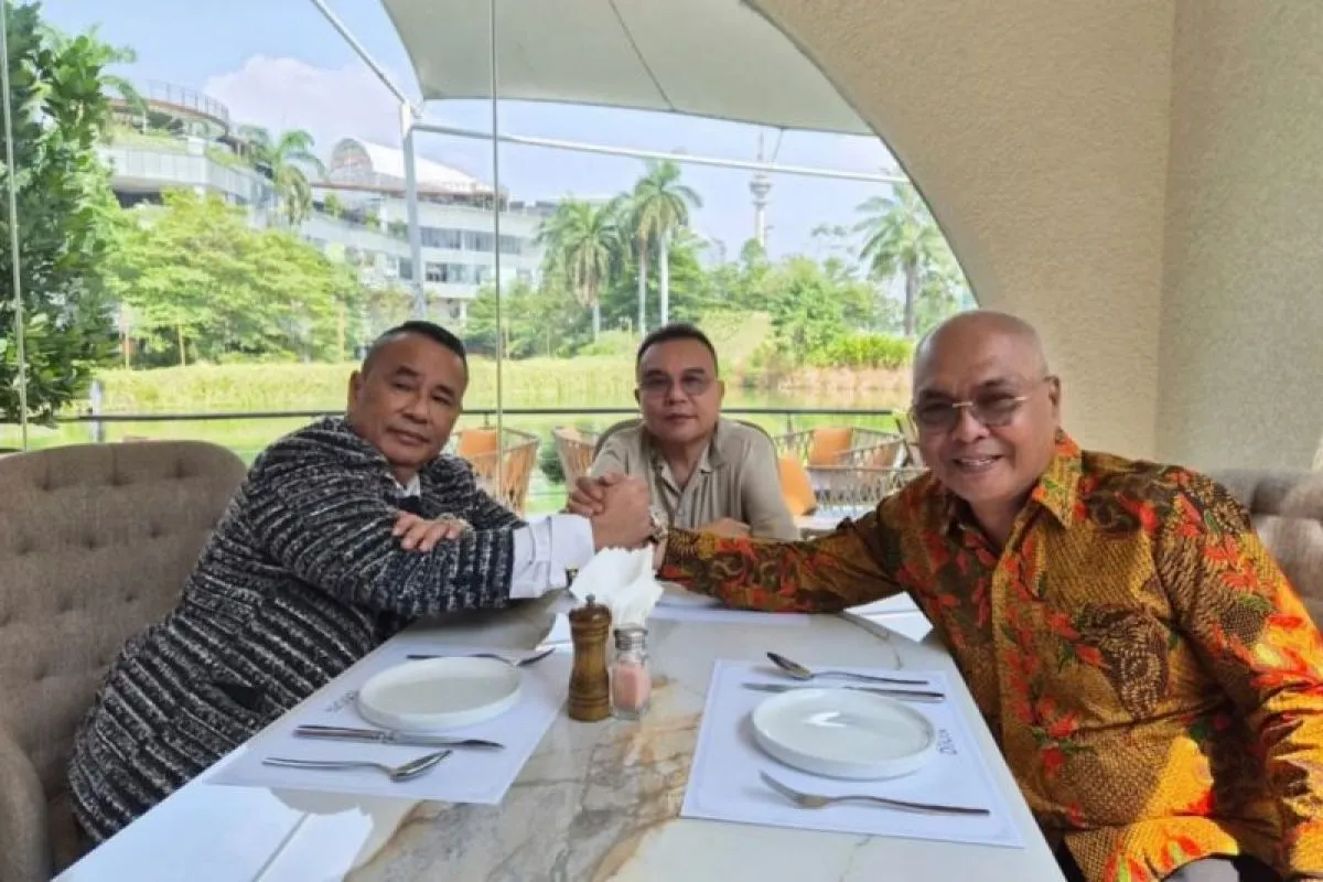Pertemuan Pengacara Hotman Paris dan Ketum PWI Ahmad Munir difasilitasi Wakil Ketua DPR RI Sufmi Dasco Ahmad. Foto : IG