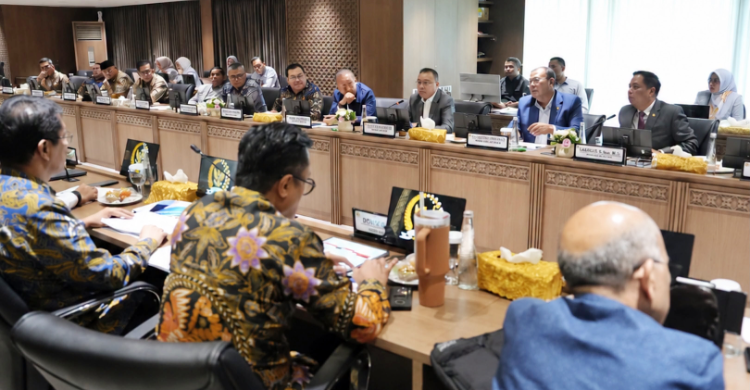 Wakil Ketua DPR RI Sufmi Dasco Ahmad kembali memimpin rapat koordinasi lintas kementerian di Kompleks Parlemen, Senayan, Jakarta, Senin (20/7/2026). Foto : Ist