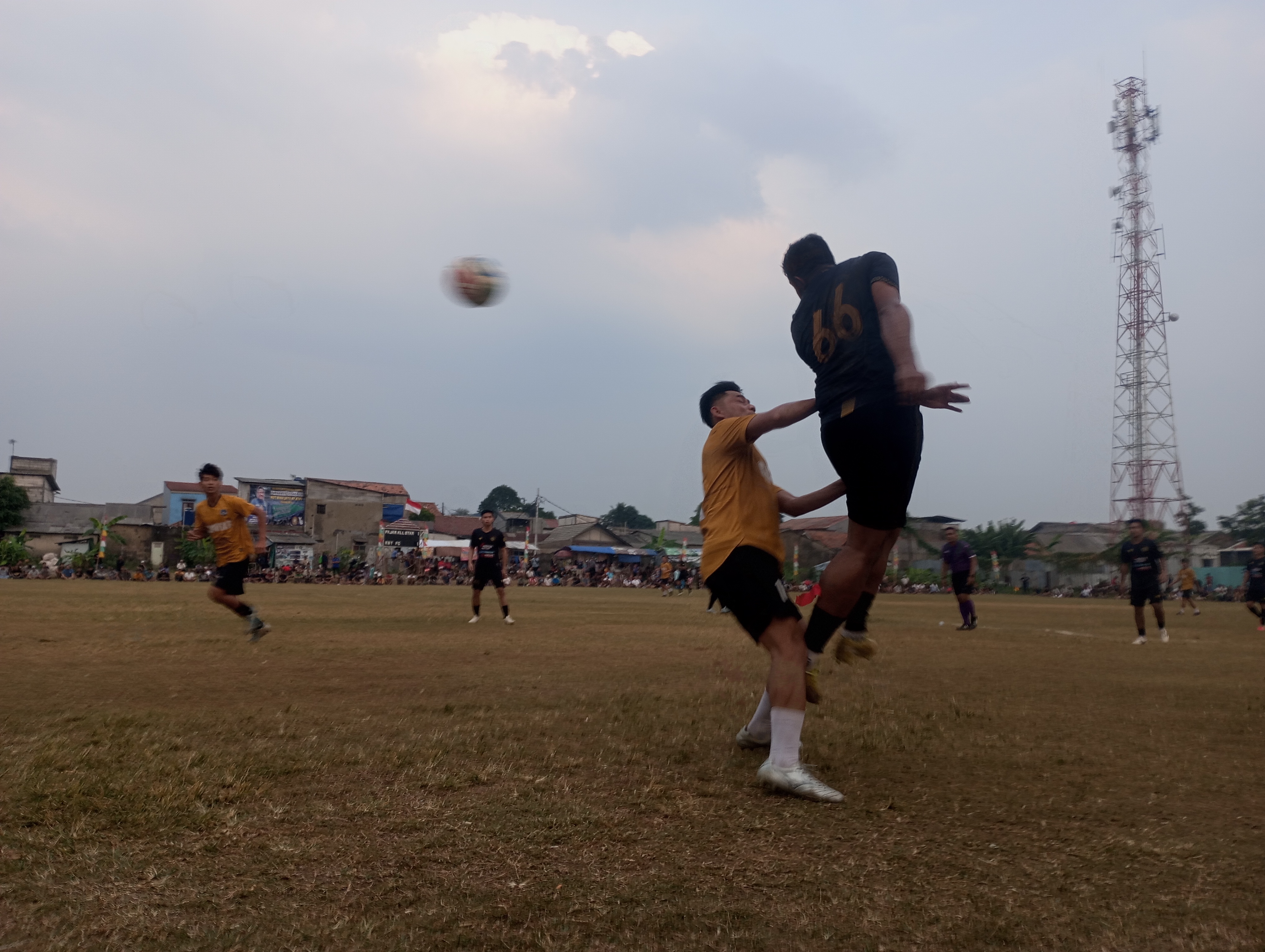 Duel antara Fajar Allstar dengan RBT, Minggu (12/07/2026) ditentukan lewat adu penalti setelah kedua tim bermain imbang 1-1.(tangselpos.id).