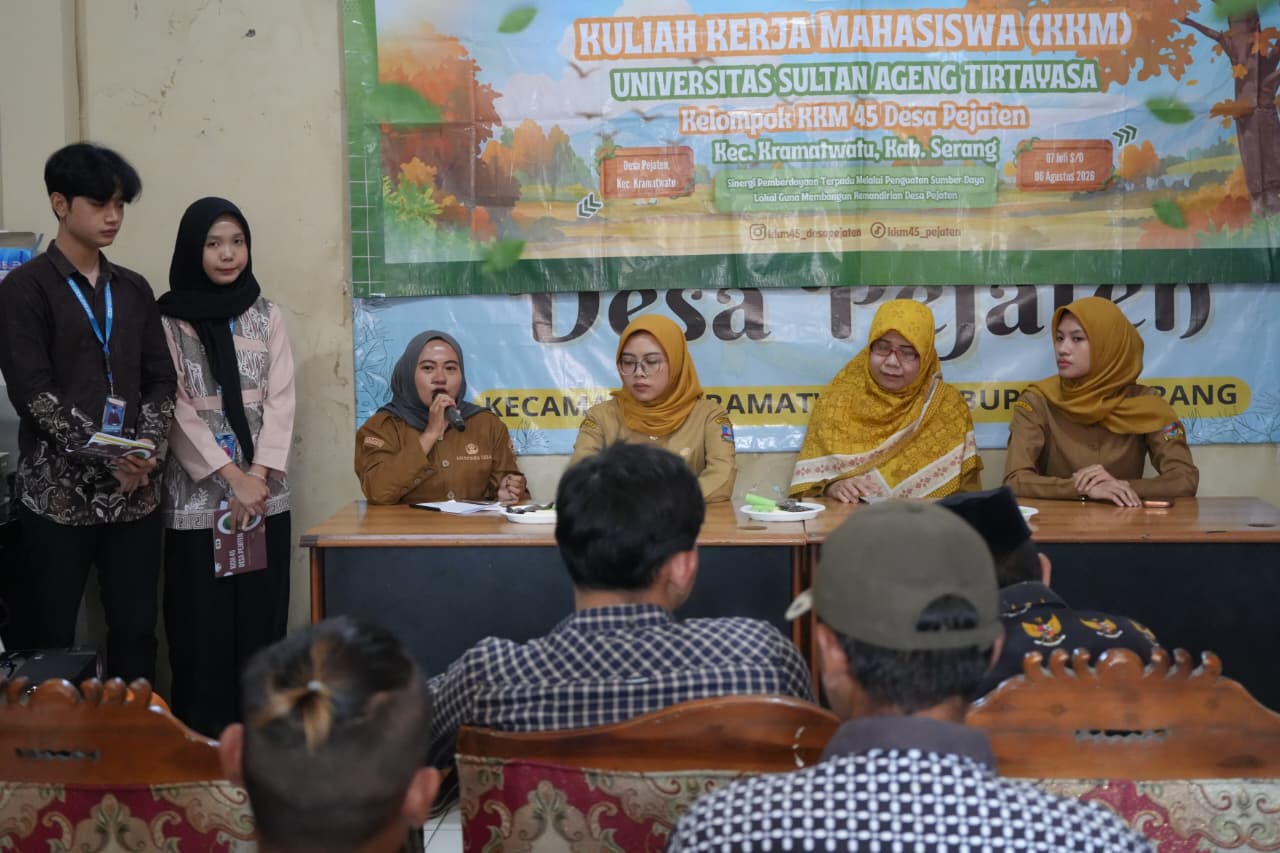SOSIALISASI. Suasana sosialisasi terkait Alur Pelayanan Digital Terpadu Desa Pejaten melalui Aplikasi Serba Digi, yang digelar Diskominfo Kabupaten Serang dan KKM Untirta di Kantor Desa Pejaten, Kecamatan Kramatwatu pada Senin (27/7). HUMAS PEMKAB SERANG