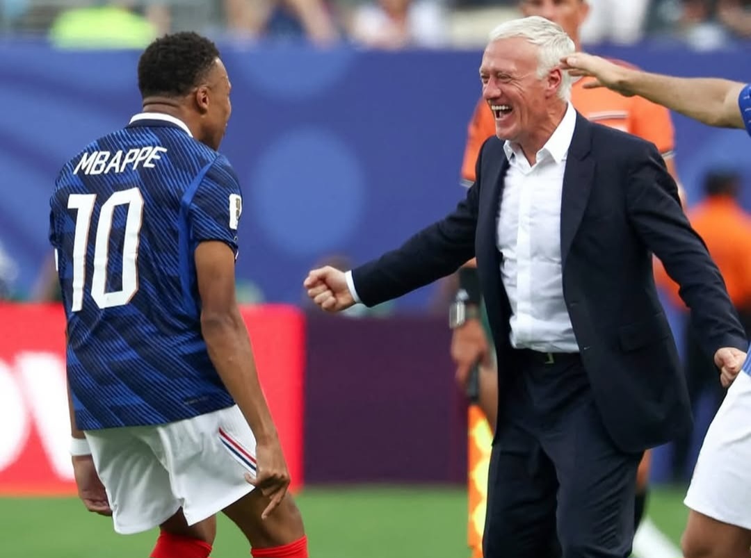 Mbappe dan sang Pelatih Didier Deschamps. Foto : Ist