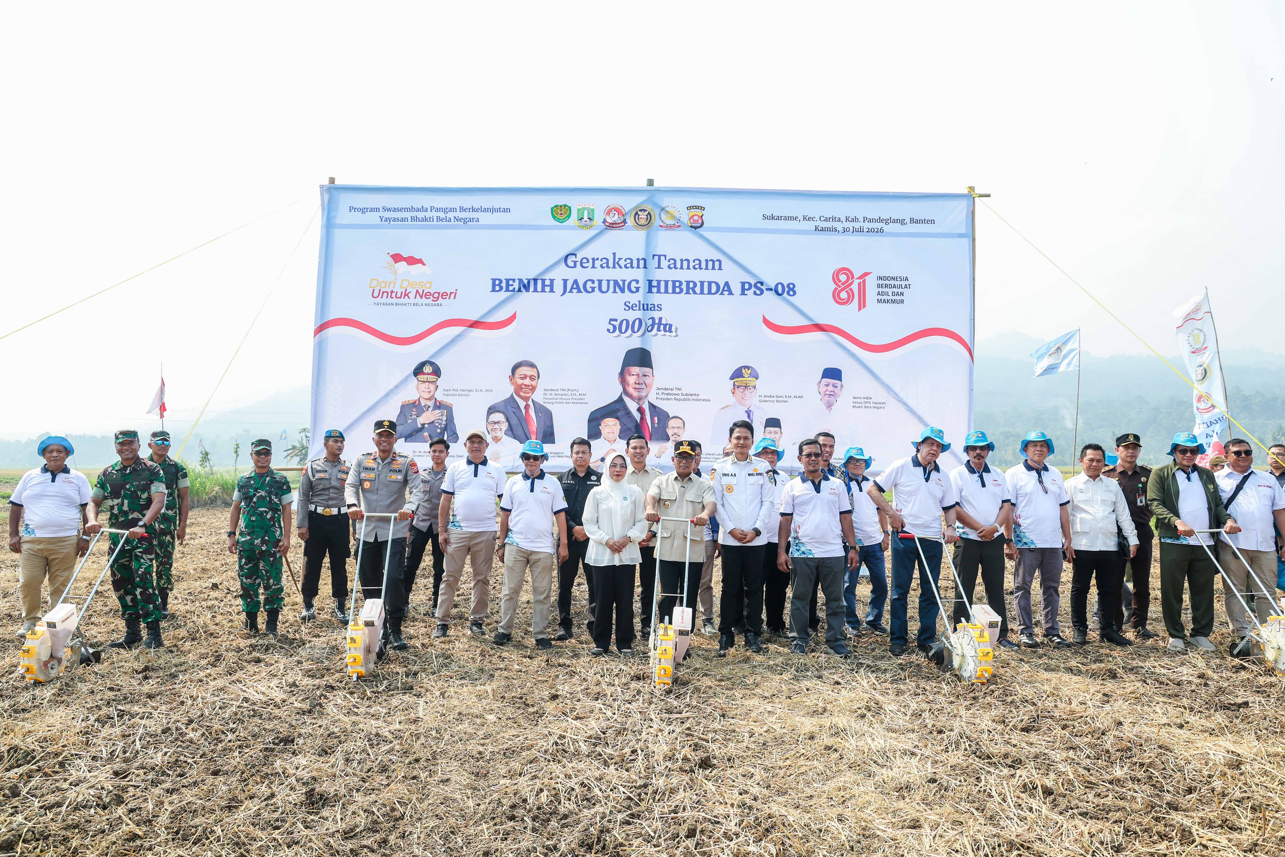 Gubernur Banten Andra Soni menghadiri Panen Raya Padi Organik PS-08 seluas 1.500 hektare dan Gerakan Tanam Jagung Hibrida PS-08 seluas 500 hektare di Desa Sukarame, Kecamatan Carita, Kabupaten Pandeglang. Foto : Humas Pemprov