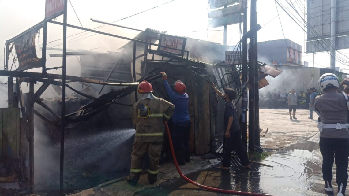 Kebakaran 2 bengkel di Jln Otista Raya Ciputat pada Kamis (2/7/2026). Foto : Ist