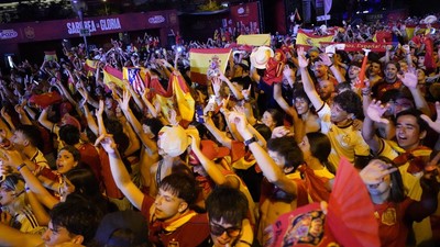 Fans Spanyol membanjiri Kota Madrid untuk merayakan kemenangan Spanyol menjadi Juara di Piala Dunia 2026. Foto : Ist