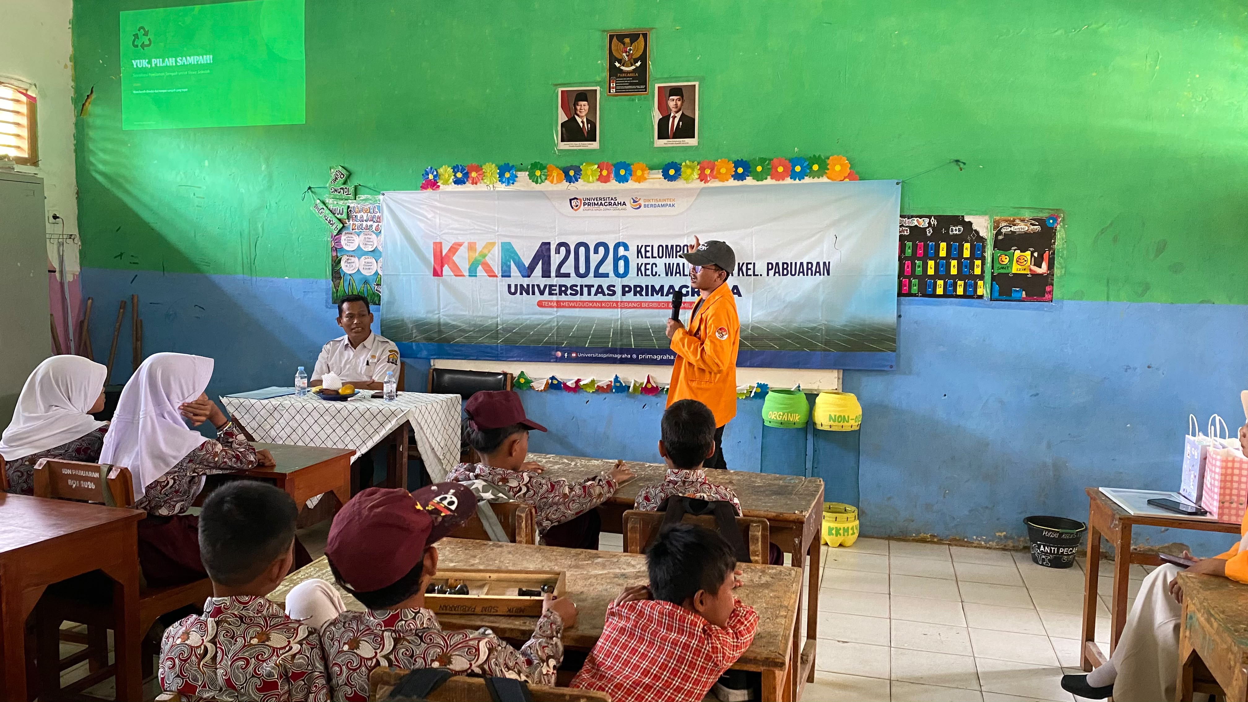 Kegiatan kampanye Gerakan Cerdas Memilah Sampah oleh mahasiswa UPG, di SDN Pabuaran, Kecamatan Walantaka, Kota Serang.(Istimewa)