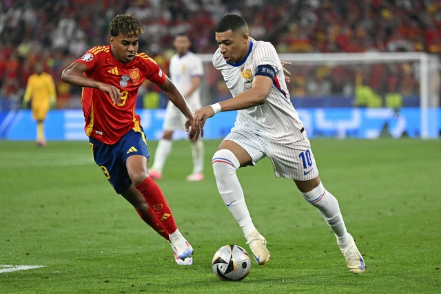 Duel Lamine Yamal & Kylian Mbappe saat Spanyol vs Prancis dalam semifinal Piala Eropa 2024. Foto : Ist