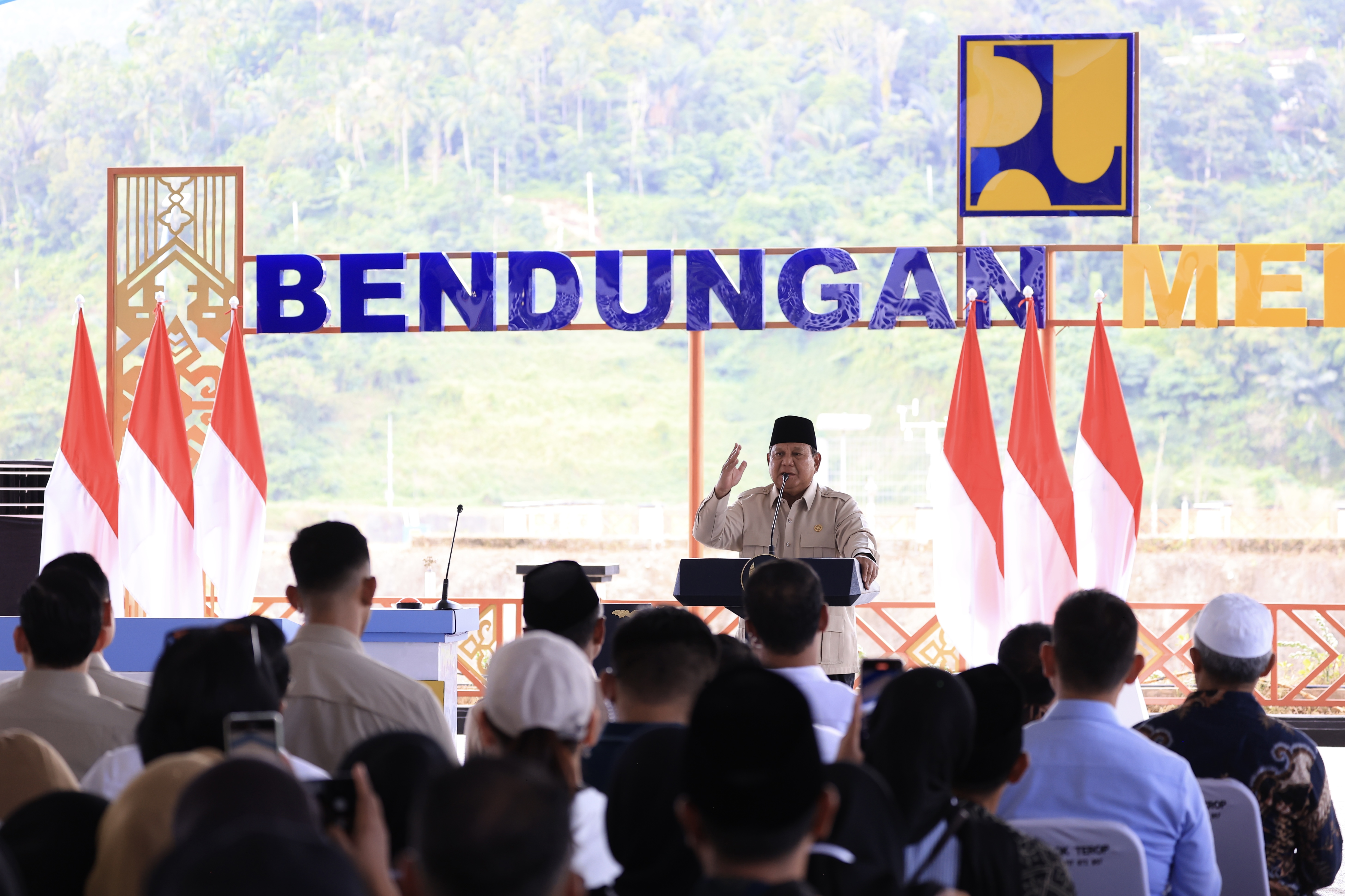 Presiden Prabowo pada peresmian Bendungan Meninting di NTB. Foto : Ist