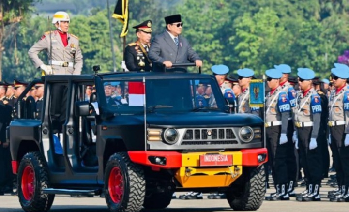 Presiden Prabowo saat inspekse pasukan pada acara HUT POLRI ke 80. Foto : Ist