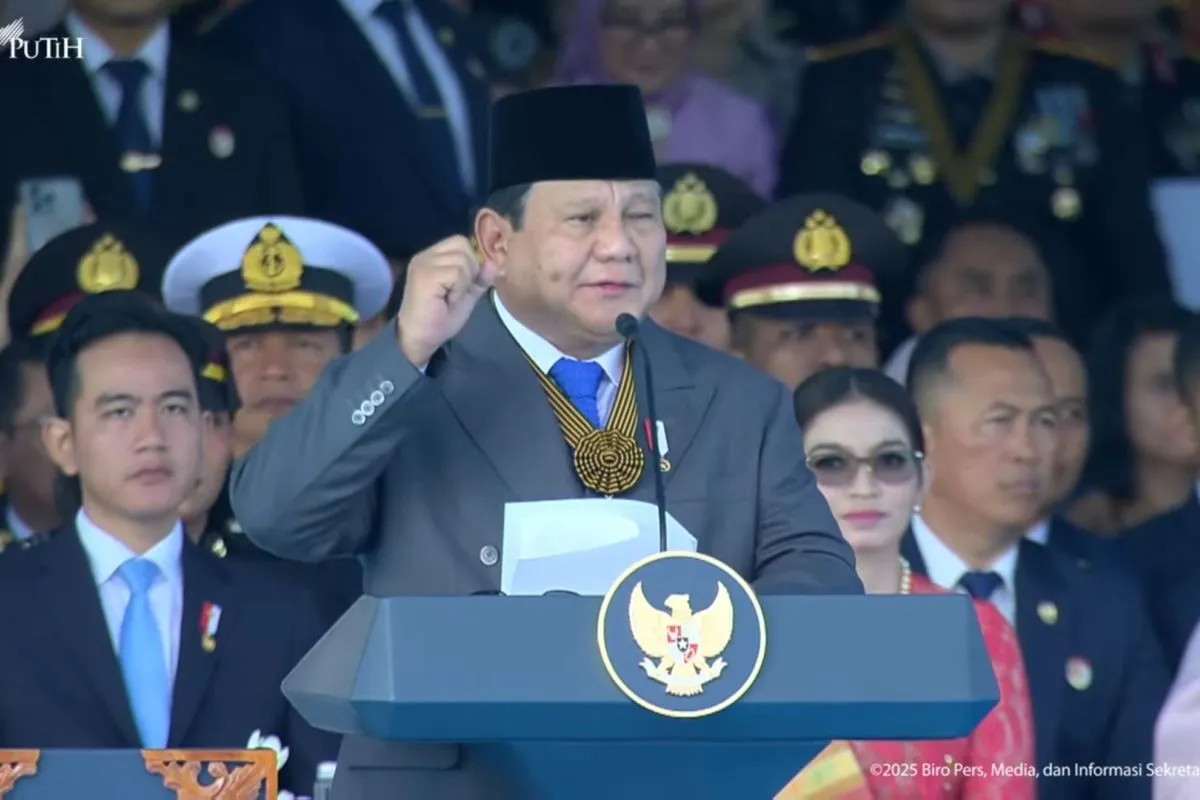 Presiden Prabowo saat menjadi Inspektur Upacara pada HUT POLRI ke 80. Foto : Ist