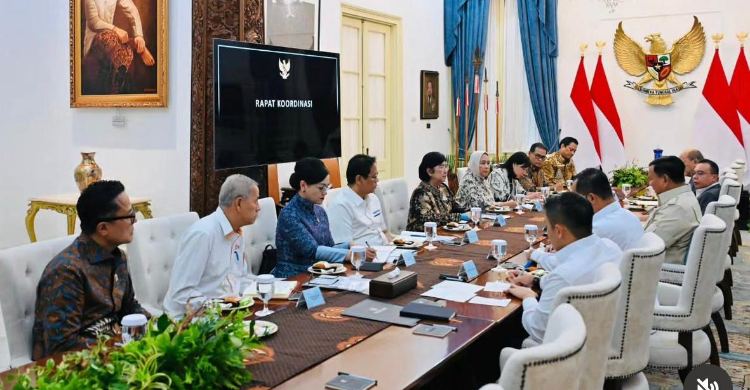 Presiden Prabowo mengumpulkan para otoritas fiskal dan moneter yang tergabung dalam Komite Stabilitas Sistem Keuangan (KSSK) di Istana Merdeka, Jakarta. Foto : Ist
