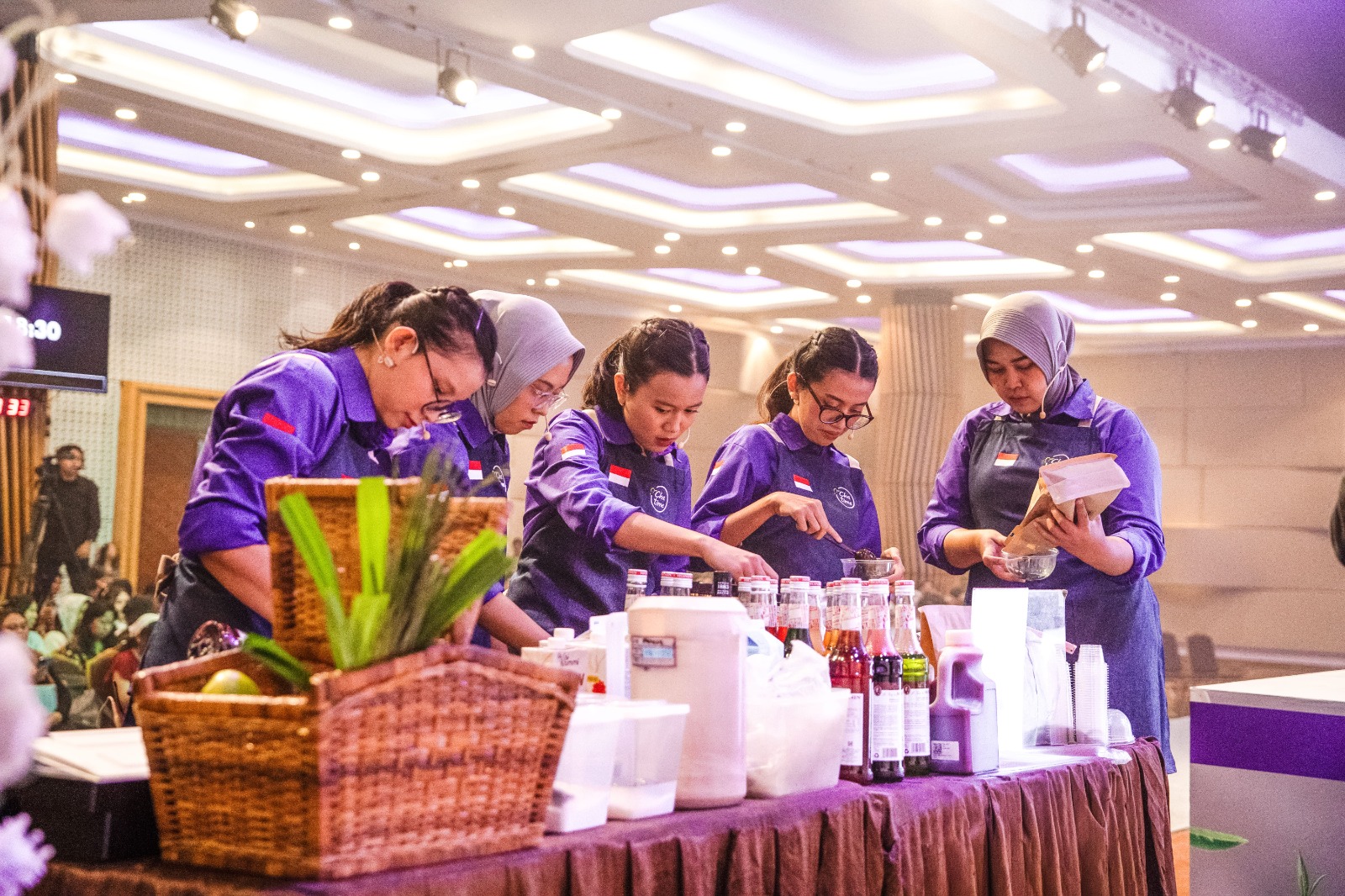 GRAND FINAL. Para peserta grand final Chatime Tea-rista Competition adu kreasi di Living World, Alam Sutera, Serpong Utara, Tangsel, Rabu (15/07/2026).