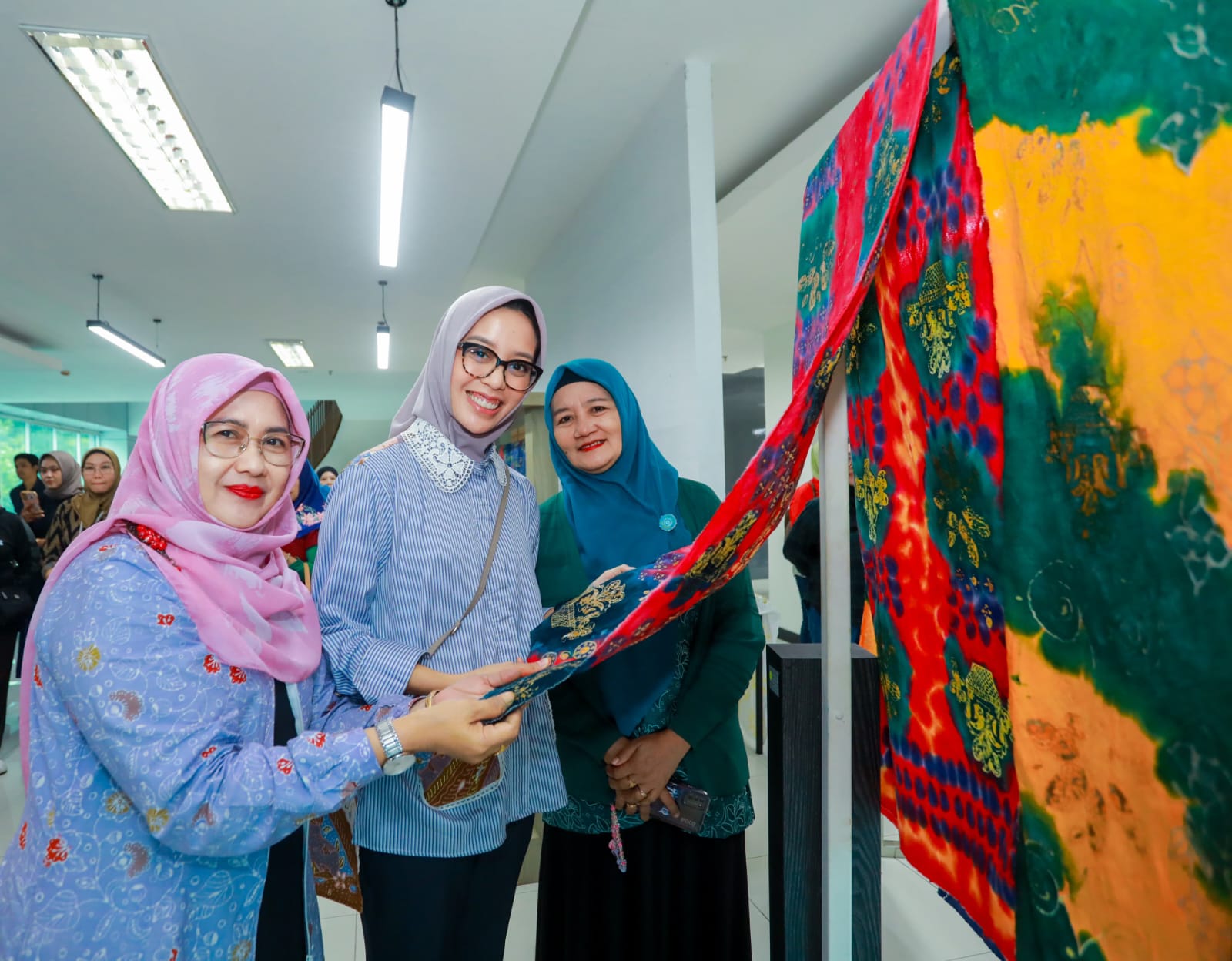 BATIK. Sayembara Batik Kota Tangsel resmi dimulai.