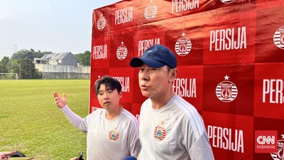 STY kini resmi melatih Persija. Foto : Ist