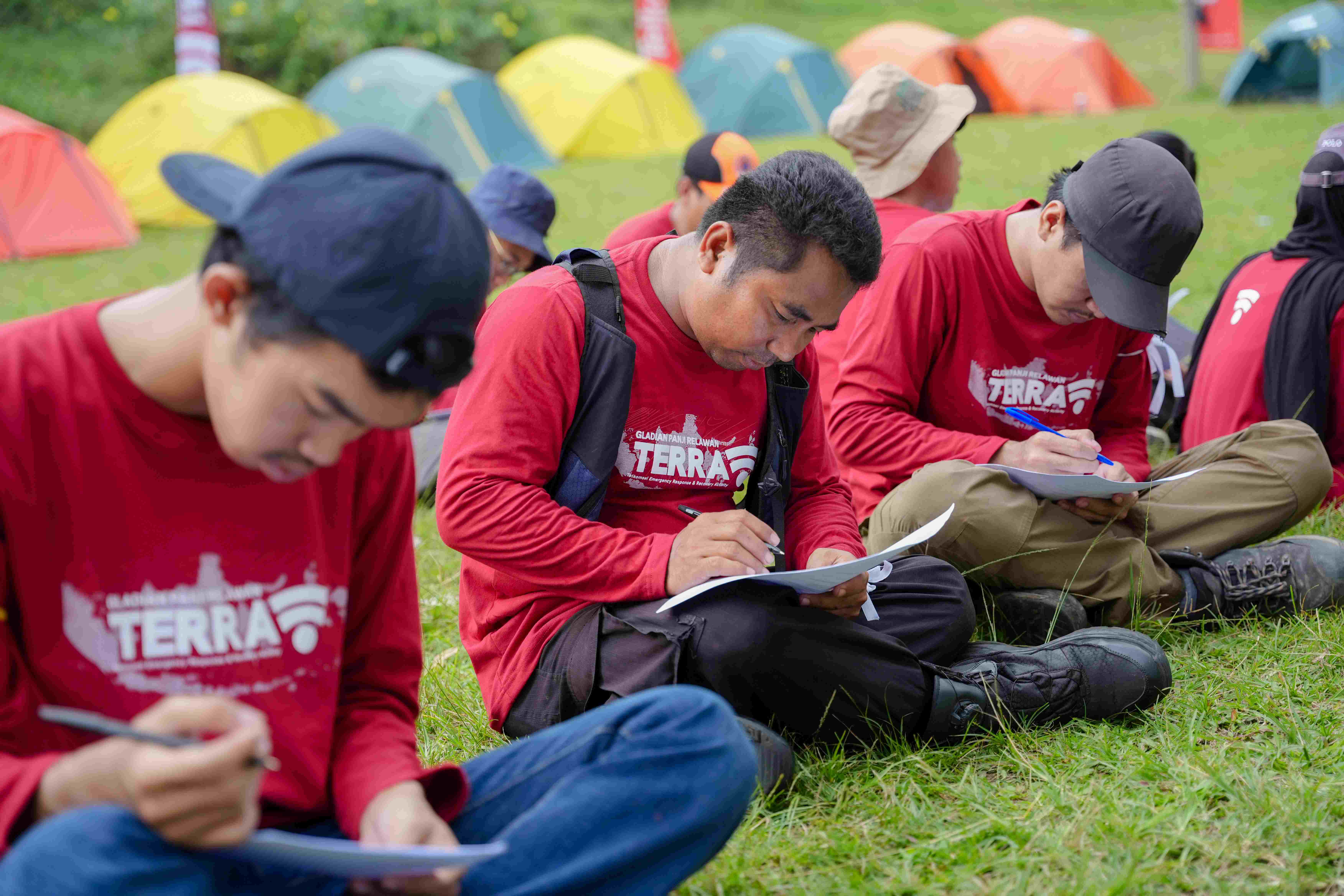 Memasuki satu setengah dekade Telkomsel Emergency Response & Recovery Activity (TERRA) terus menjadi wujud komitmen Telkomsel dalam mendukung kesiapsiagaan, tanggap darurat, dan pemulihan pasca bencana di Indonesia.(Istimewa)