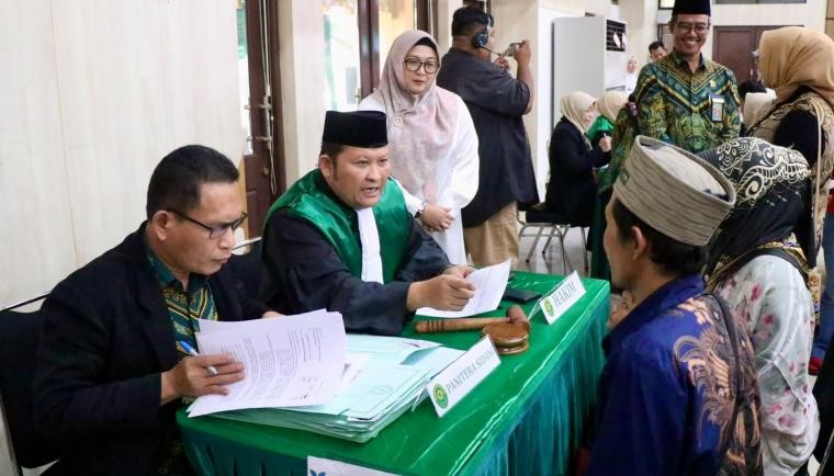 Wakil Bupati Tangerang Intan Nurul Hikmah membuka Program Isbat Nikah Terpadu bagi 1.000 pasangan di Gedung Serbaguna (GSG) Tigaraksa, Jumat (17/7/2026). Foto : Ist