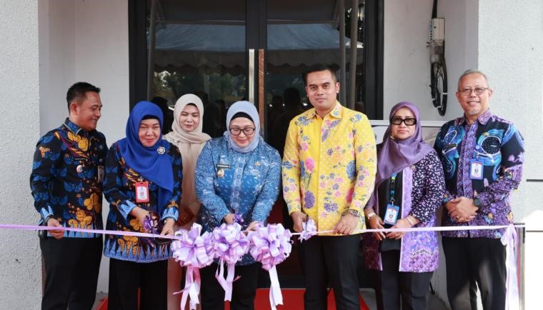 Wakil Bupati Tangerang, Intan Nurul Hikmah saat meresmikan perpustakaan modern di Kantor Kecamatan Kelapa Dua, Kamis (16/07/2026). Foto : Ist