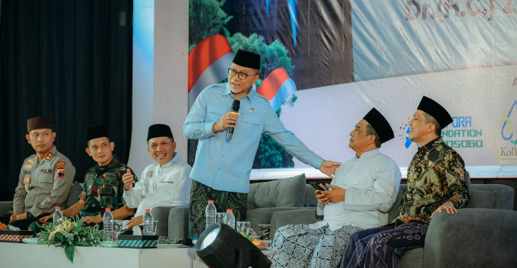 Menteri Koordinator (Menko) Bidang Pangan Zulkifli Hasan dalam acara ‘Dialog Masyarakat Sipil untuk Ketahanan Pangan dan Kelestarian Lingkungan’ di Wonosobo, Jawa Timur, Senin (13/7/2026). Foto : Ist