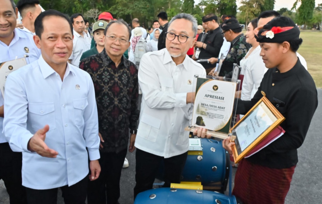 Menko Pangan Zulkifli Hasan saat peresmian proyek PSEL di Bali, Rabu (8/7/2026). Foto : Ist