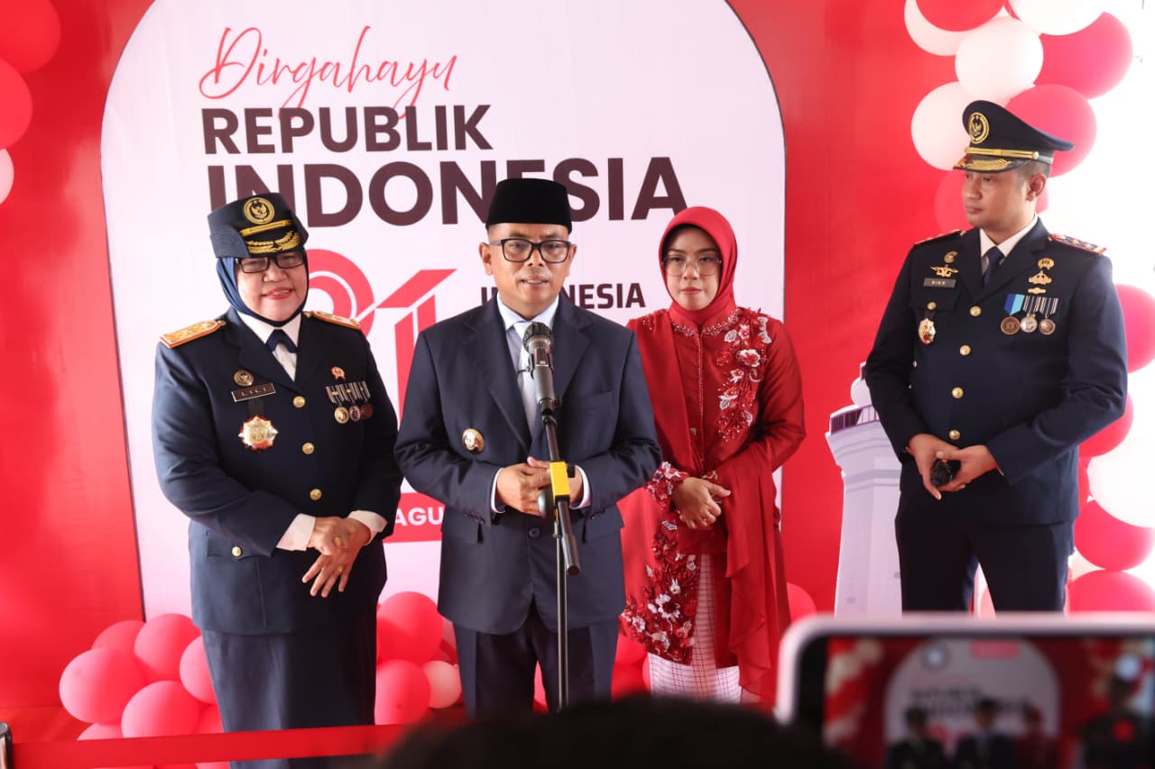 Gubernur Andra Soni menyerahkan remisi di Lapas Kelas IIA Serang, Senin (17/8/2026). Foto : Ist