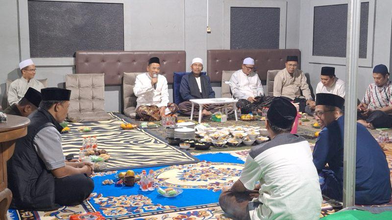 Ketua DPW PKB Banten, Ahmad Fauzi gelar pengajian di rumahnya daerah Serpong. Dalam kegiatan itu dia mengharapkan agar gelaran Mutkamar NU berjalan lancar.