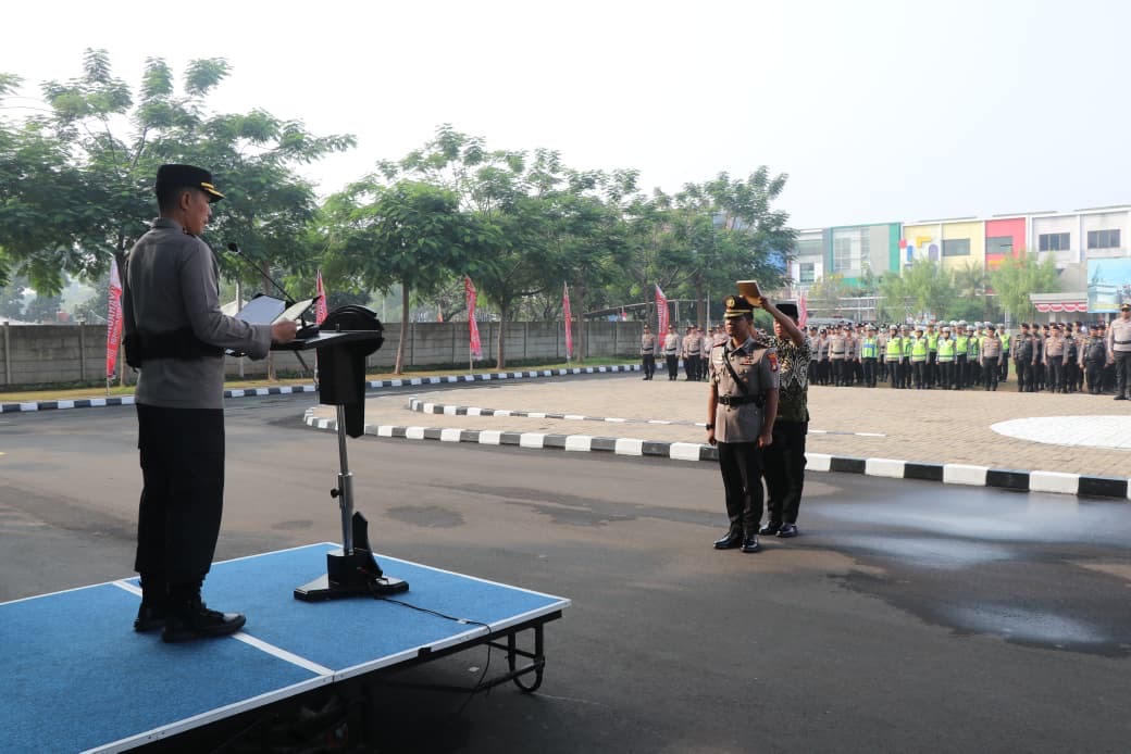 PENGAMBILAN SUMPAH: AKBP Fiki Novian Ardiansyah saat pengambilan sumpah sebagai Wakapolres Metro Tangerang Kota. ISTIMEWA