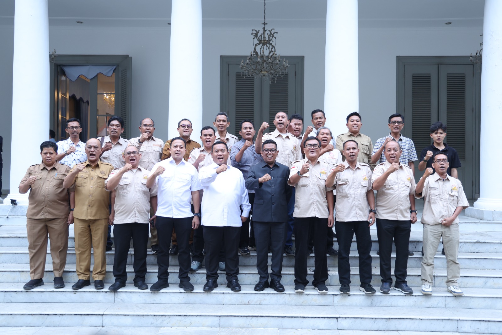 Gubernur Andra Soni dan Panitia Jambore Nasional Pemuda Ketahanan Pangan 2026. Foto : Ist