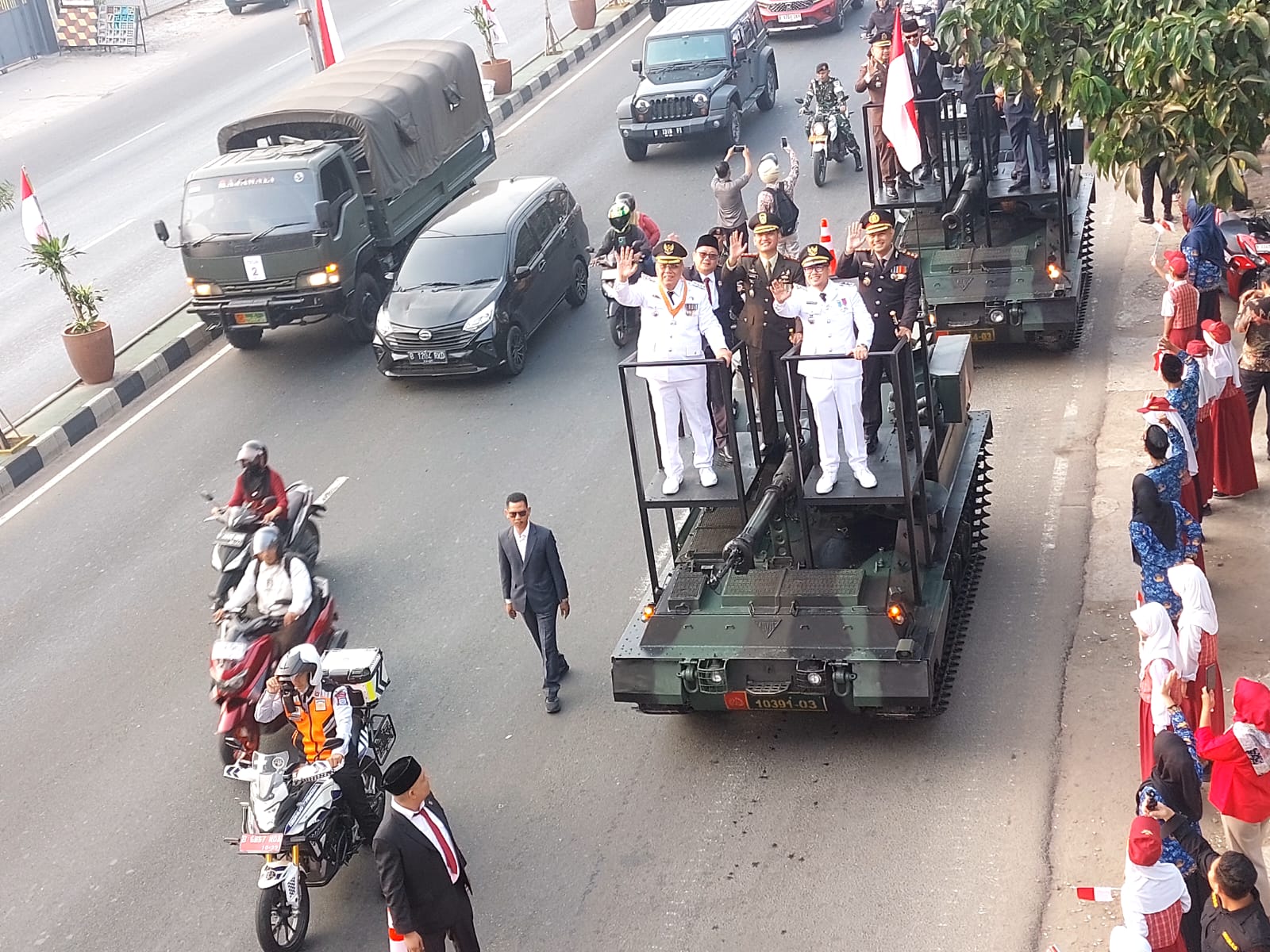 Semarak HUT ke-81 Kemerdekaan Republik Indonesia sudah terasa sejak pagi di Kota Tangerang Selatan (Tangsel), Senin (17/8). (tangselpos.id/rmn)