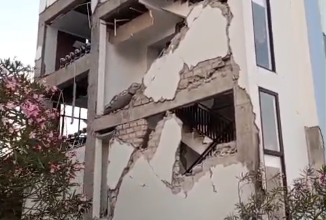 Salah satu gedung yang terdampak gempa. Foto ; Ist