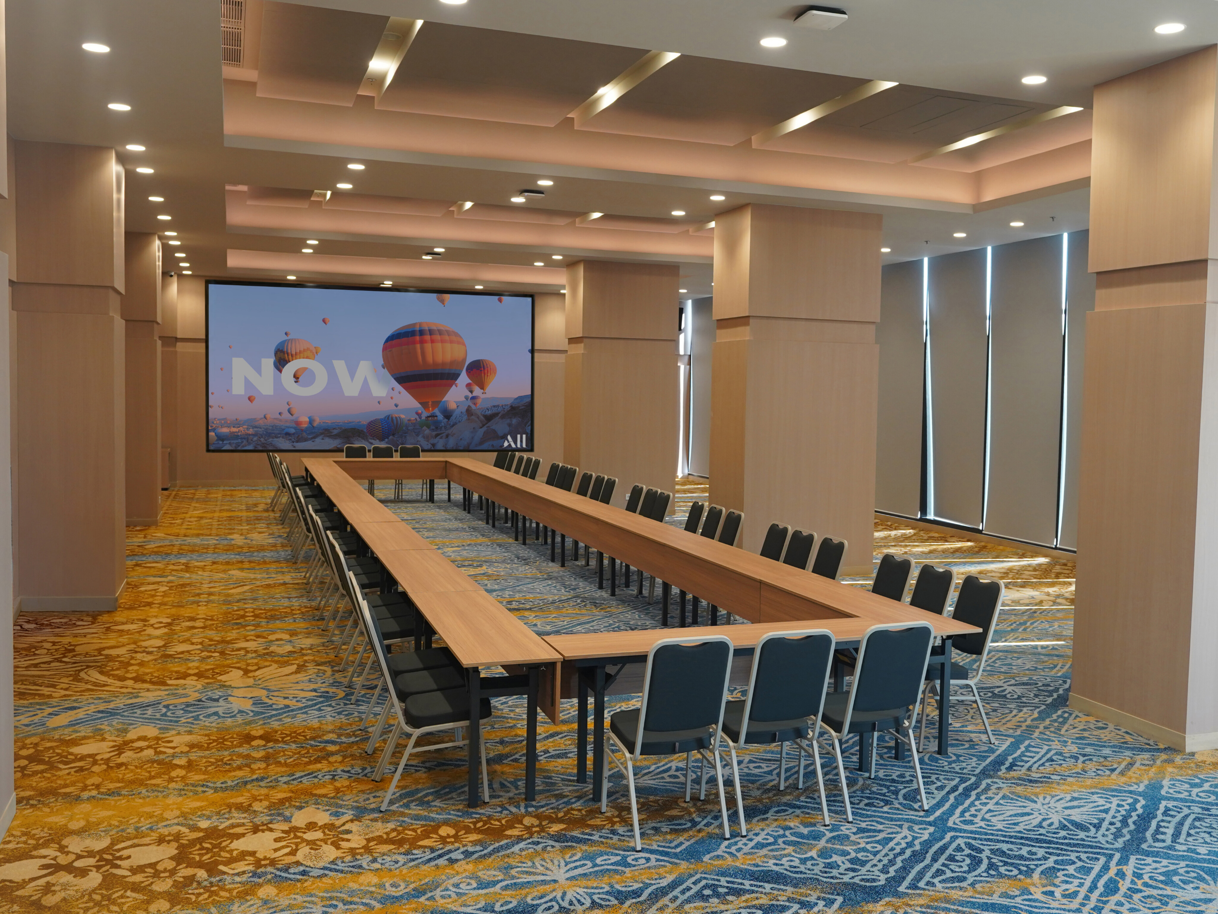Suasana ruang meeting Mövenpick Resort Carita yang mendukung kegiatan corporate gathering dan MICE. (tangselpos.id/lim)