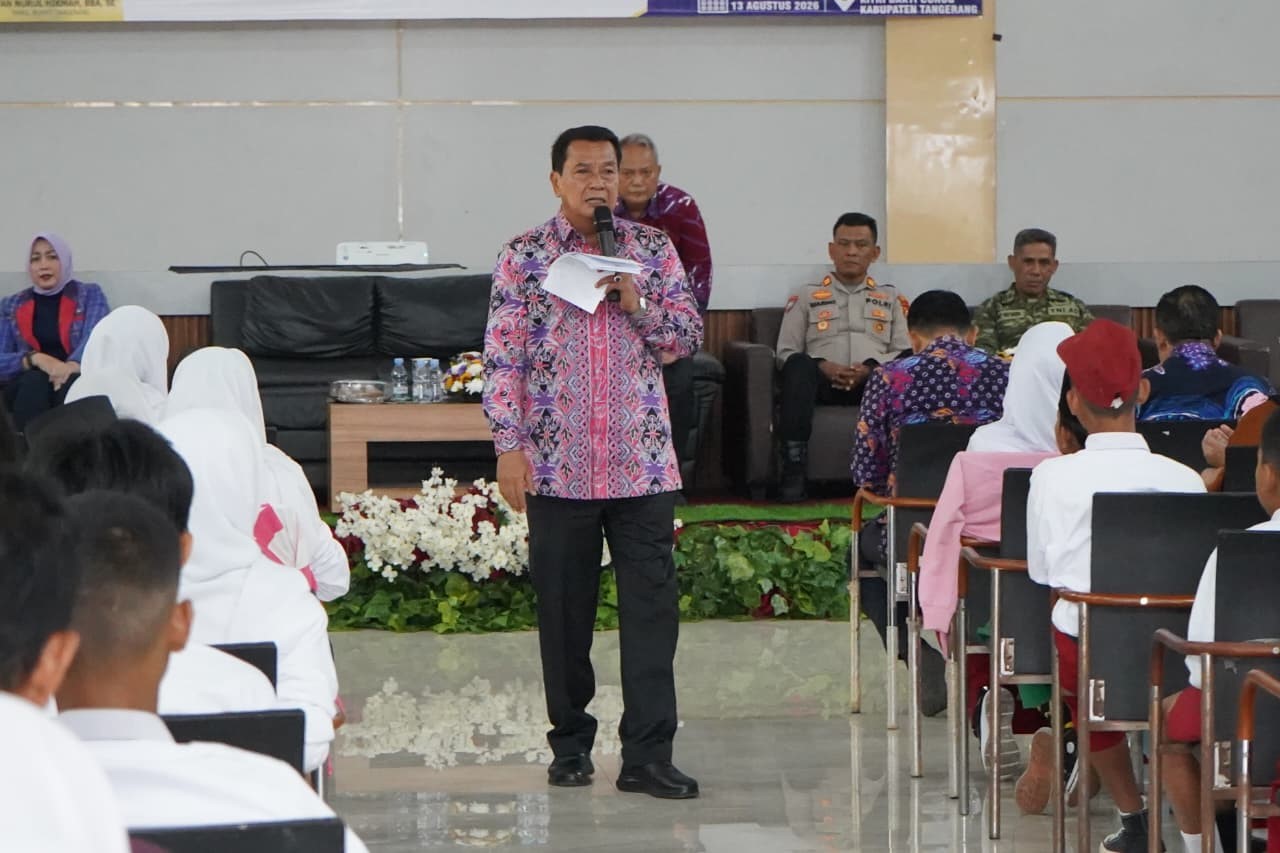 Bupati Tangerang Moch. Maesyal Rasyid melepas 200 calon siswa Sekolah Rakyat Terintegrasi 8 jenjang SMP dan SMA. Foto : Humas Kab. Tangerang