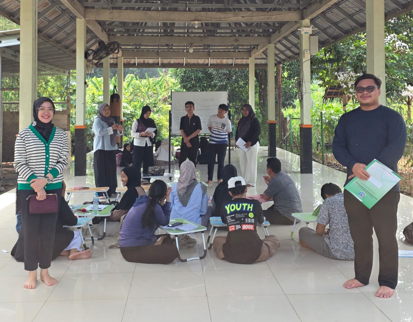 PKBMKepala Bidang Pembinaan PAUD dan Pendidikan Nonformal Dinas Pendidikan dan Kebudayaan Tangsel, Rizkia Fitria saat memantau pengelolaan Pusat Kegiatan Belajar Masyarakat (PKBM).