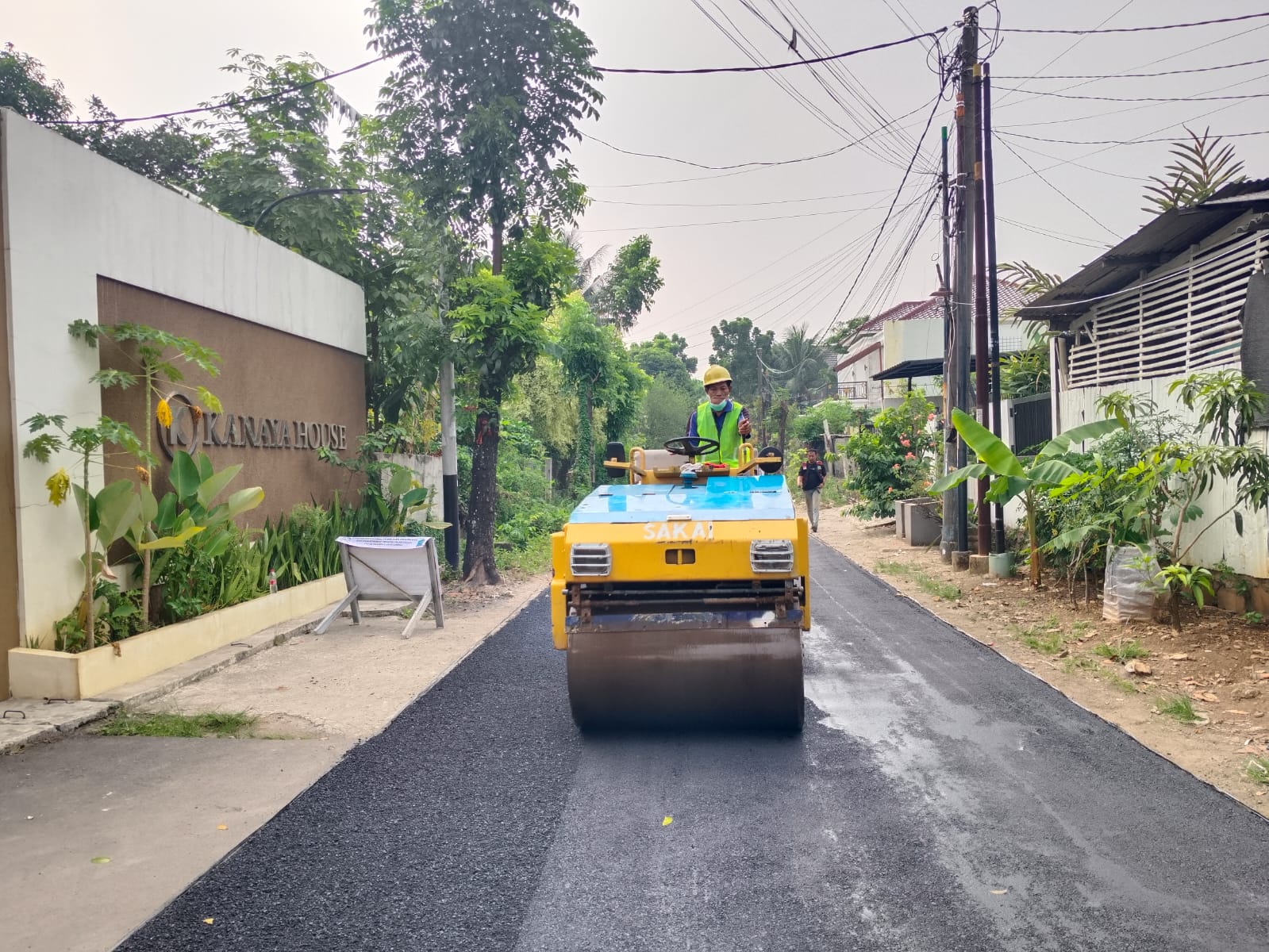 Pembangunan jalan dan saluran lingkungan, Jl. Merak RT 03/08 Kel. Jurangmangu Timur Kec. Pondok Aren